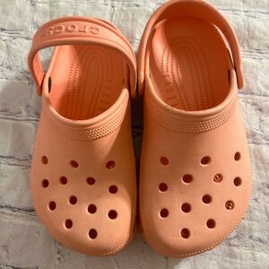CROCS CLASSIC STYLE PEACH ORANGE UNISEX M3 W5